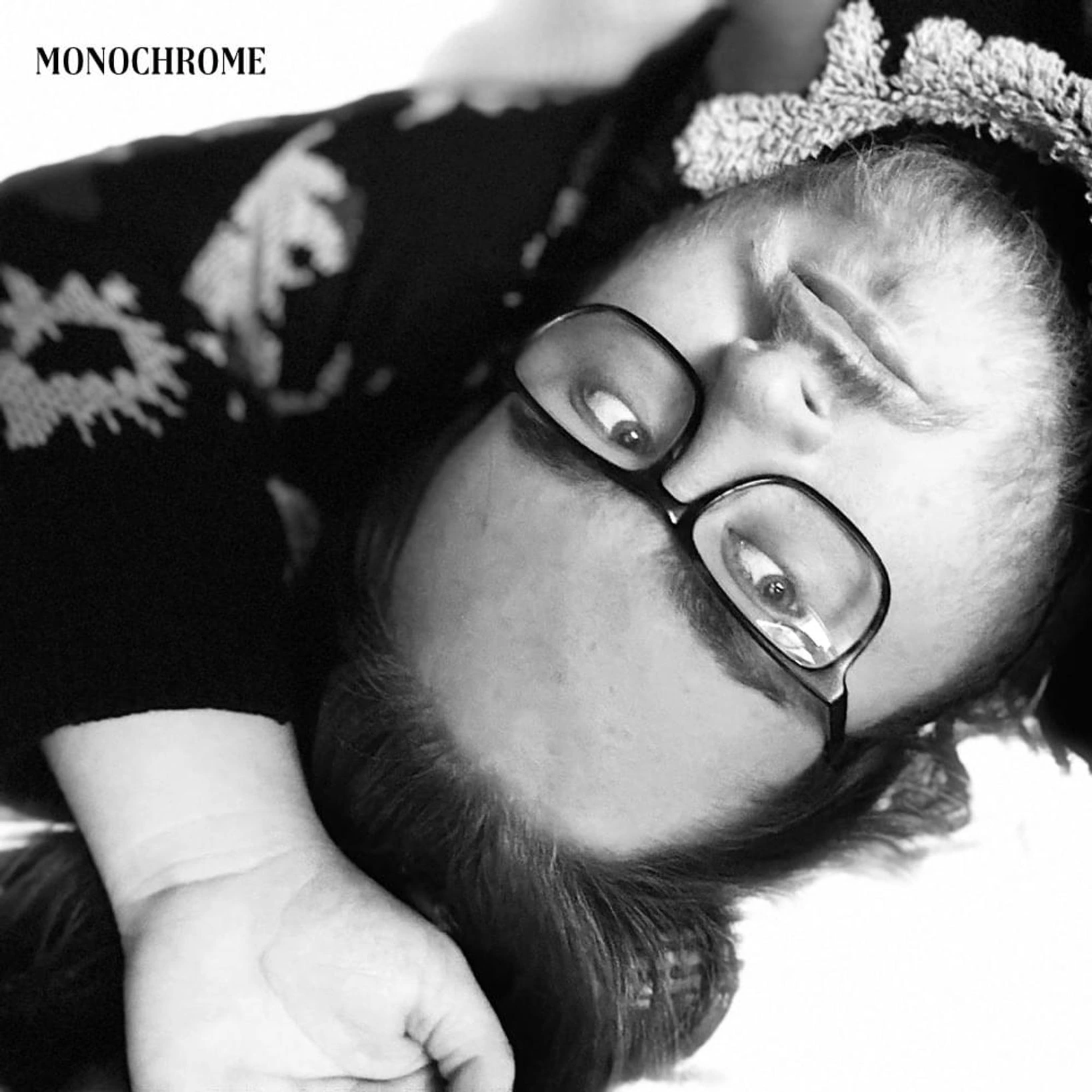 MONOCHROME
